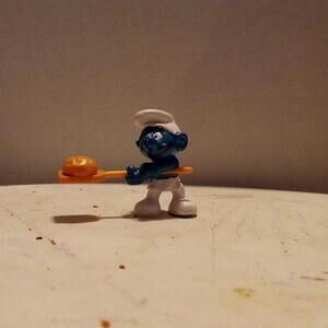 Smurfs Bread Baker Smurf Baking a Loaf 20113 Rare Vintage Display Toy Figurine